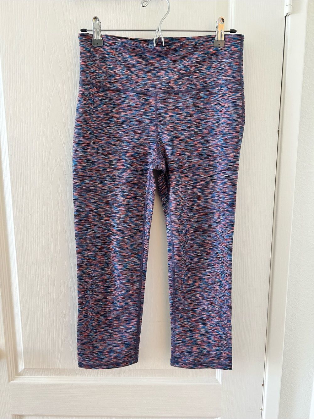 GapFit Pink Blue Multicolor Capri Leggings Size M Athleisure Sporty